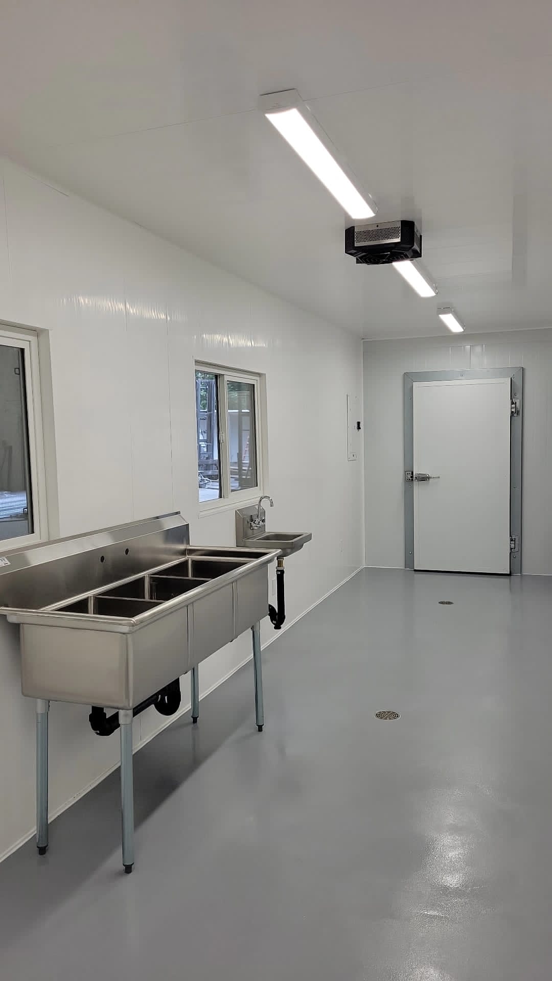 Food Processing Unit With Walk in Cooler - STARMAX Containers PTY. LTD